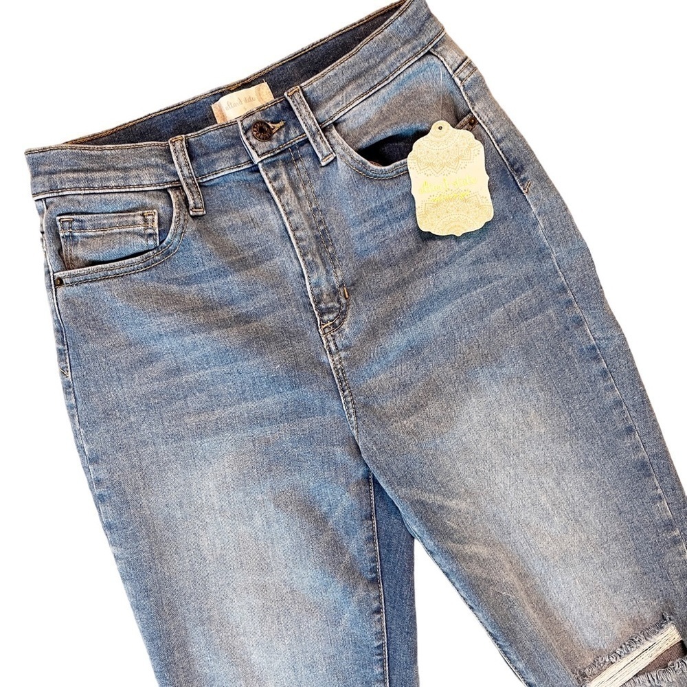 ALTAR’D STATE NWT High Rise Distressed Fringe Denim Jeans Size 27 in Light Blue - Picture 2 of 13